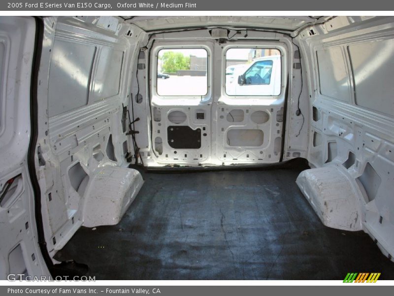 Oxford White / Medium Flint 2005 Ford E Series Van E150 Cargo