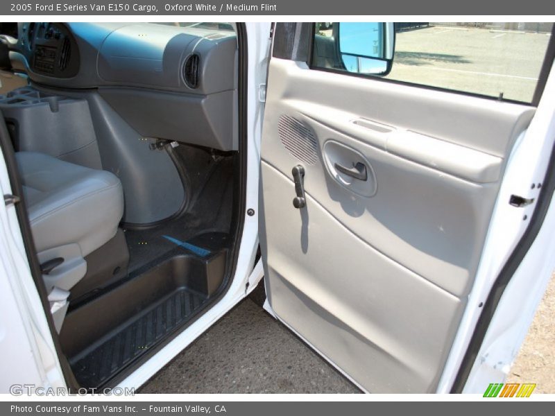 Oxford White / Medium Flint 2005 Ford E Series Van E150 Cargo