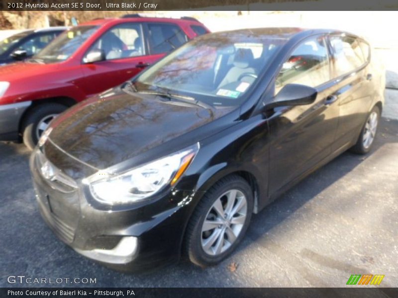 Ultra Black / Gray 2012 Hyundai Accent SE 5 Door