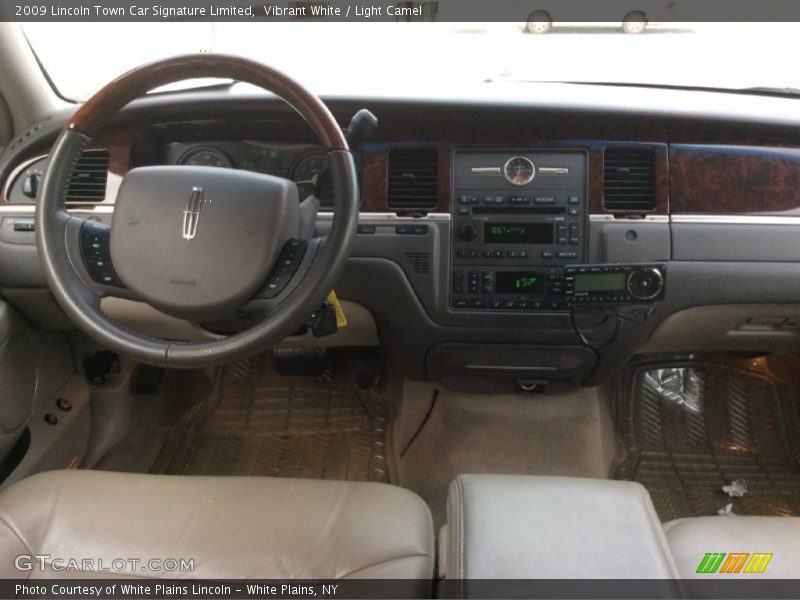 Vibrant White / Light Camel 2009 Lincoln Town Car Signature Limited