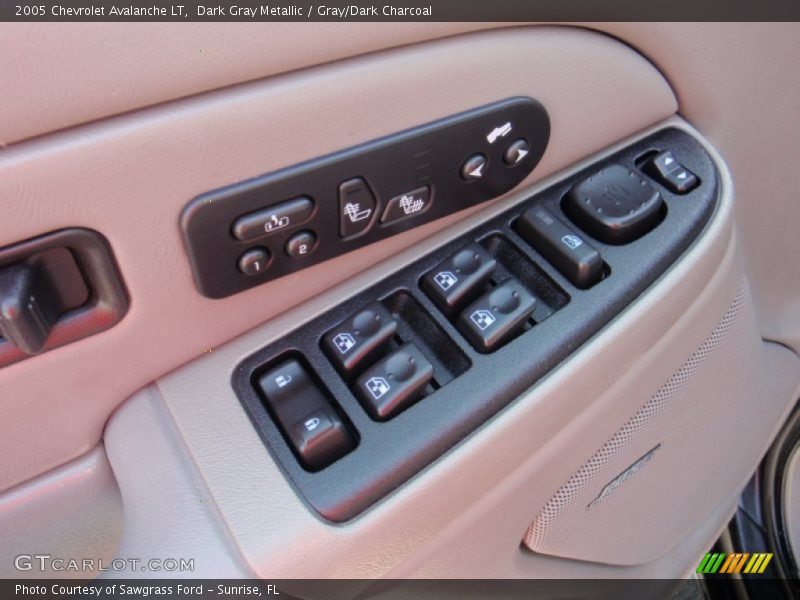 Dark Gray Metallic / Gray/Dark Charcoal 2005 Chevrolet Avalanche LT