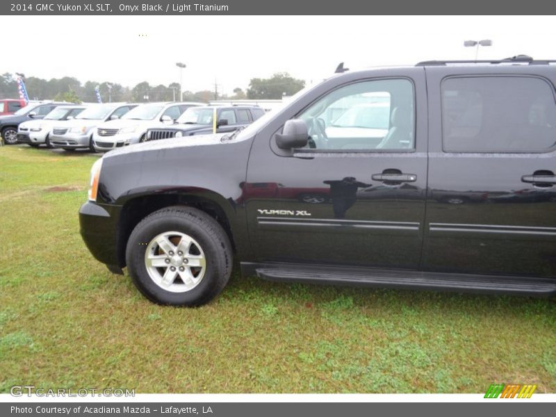 Onyx Black / Light Titanium 2014 GMC Yukon XL SLT