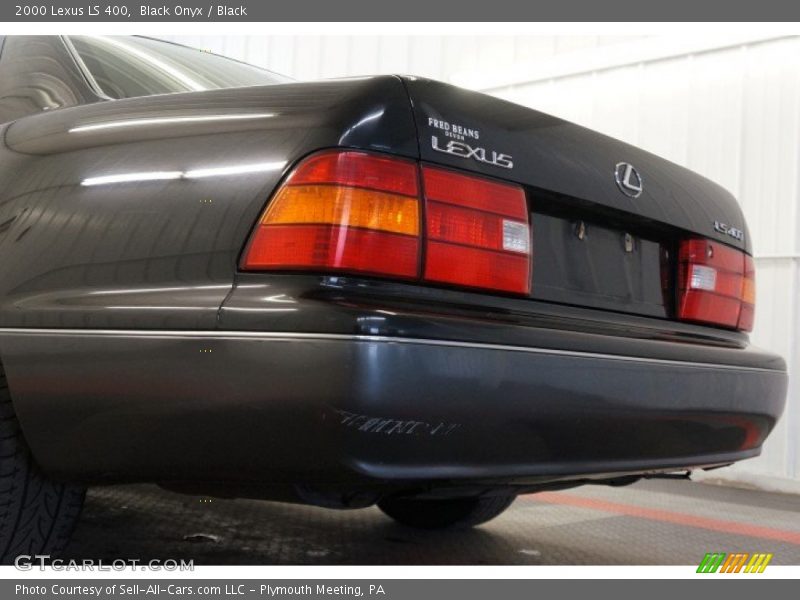 Black Onyx / Black 2000 Lexus LS 400