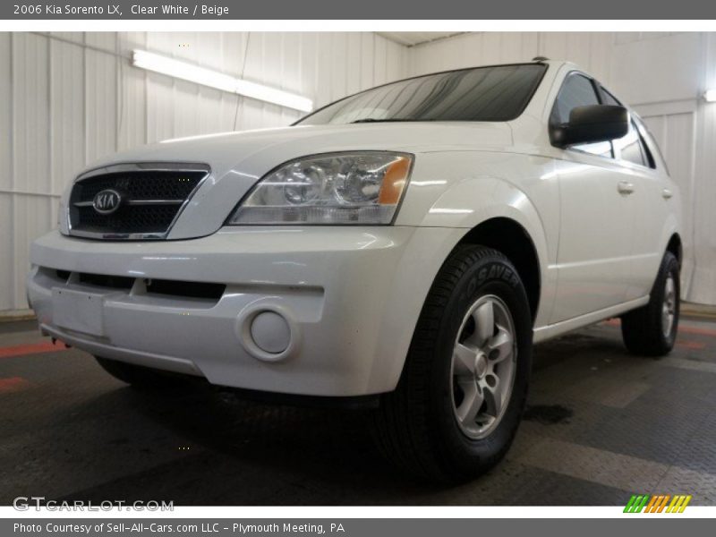 Clear White / Beige 2006 Kia Sorento LX
