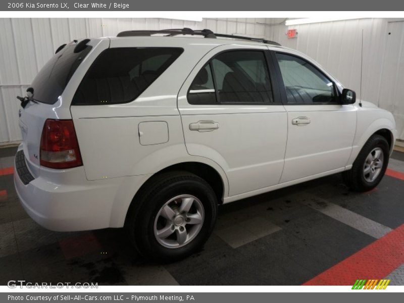 Clear White / Beige 2006 Kia Sorento LX