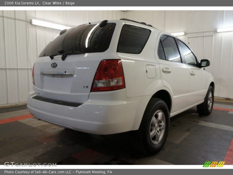 Clear White / Beige 2006 Kia Sorento LX
