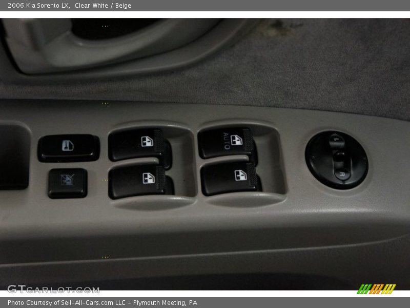Clear White / Beige 2006 Kia Sorento LX