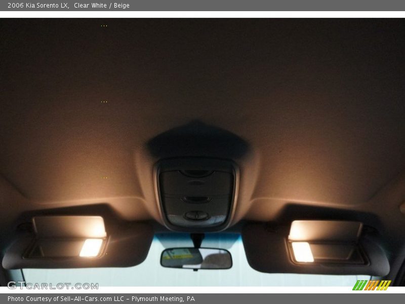 Clear White / Beige 2006 Kia Sorento LX