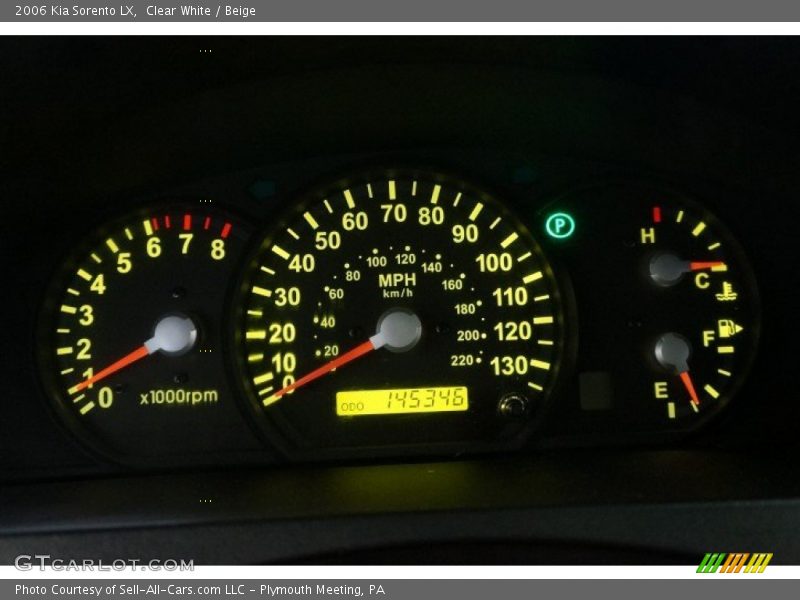 Clear White / Beige 2006 Kia Sorento LX