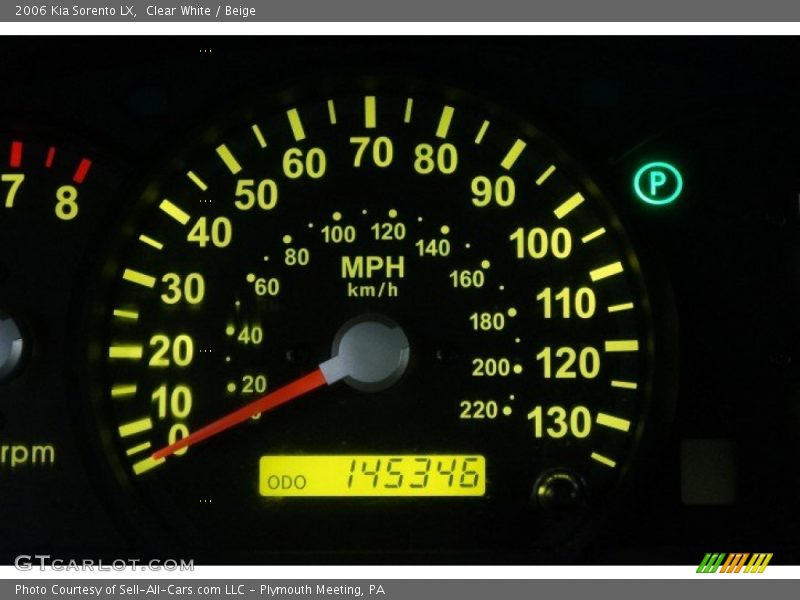 Clear White / Beige 2006 Kia Sorento LX