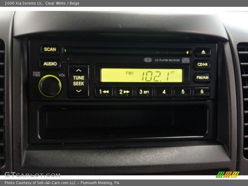 Clear White / Beige 2006 Kia Sorento LX