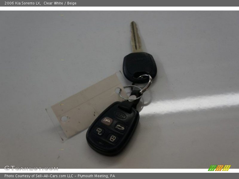 Clear White / Beige 2006 Kia Sorento LX