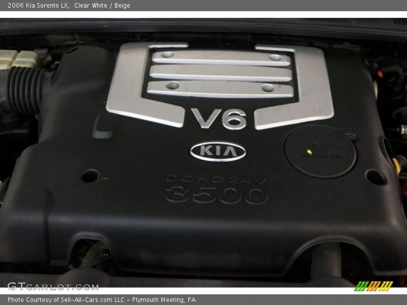 Clear White / Beige 2006 Kia Sorento LX
