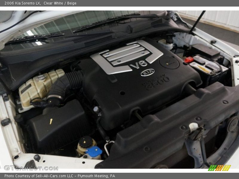 Clear White / Beige 2006 Kia Sorento LX