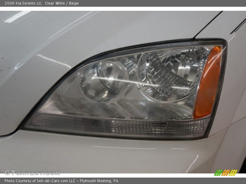 Clear White / Beige 2006 Kia Sorento LX