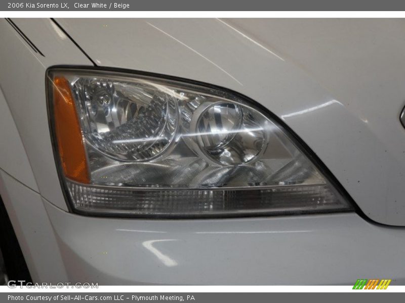 Clear White / Beige 2006 Kia Sorento LX