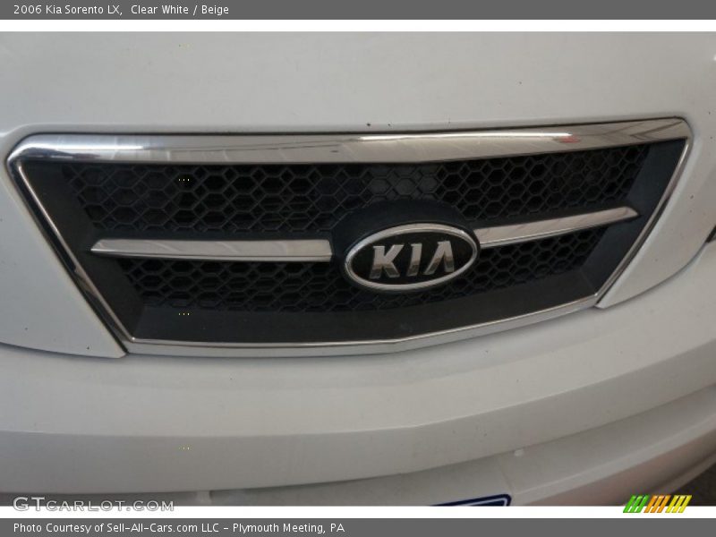 Clear White / Beige 2006 Kia Sorento LX