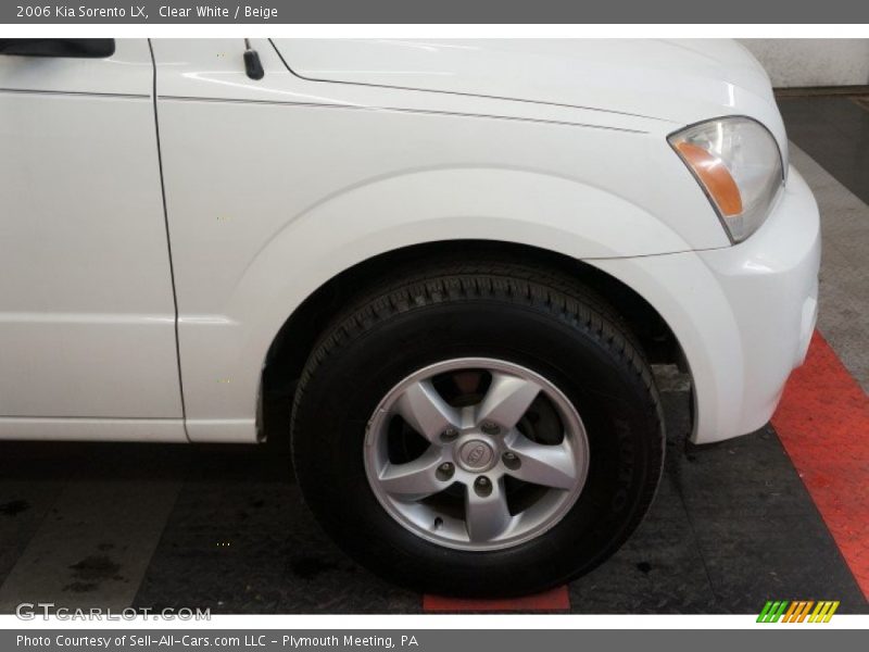 Clear White / Beige 2006 Kia Sorento LX