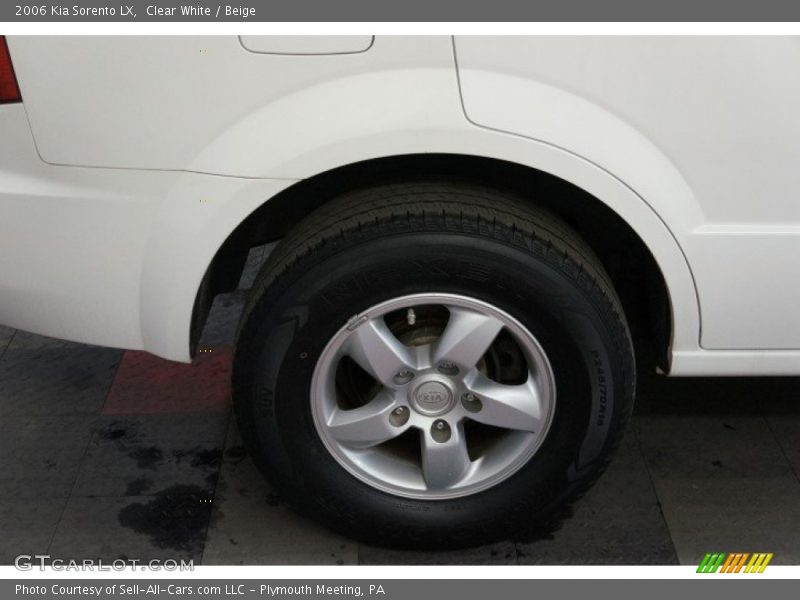 Clear White / Beige 2006 Kia Sorento LX