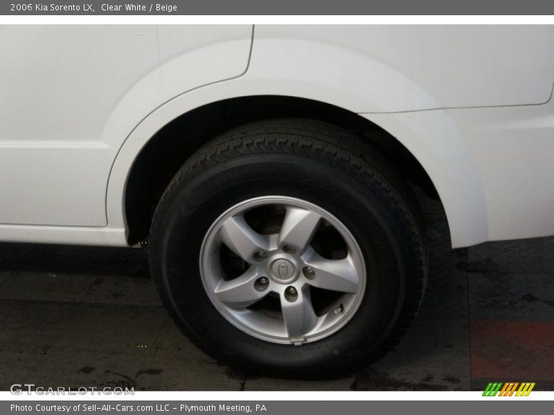 Clear White / Beige 2006 Kia Sorento LX