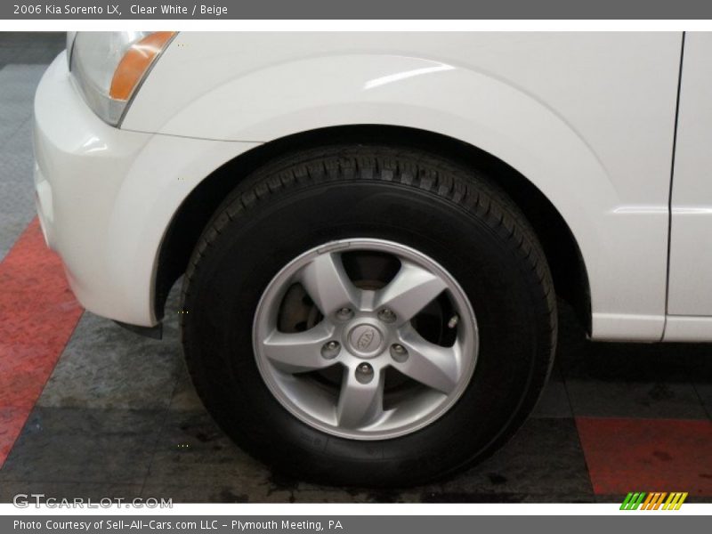 Clear White / Beige 2006 Kia Sorento LX