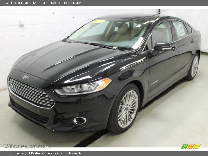 Tuxedo Black / Dune 2014 Ford Fusion Hybrid SE