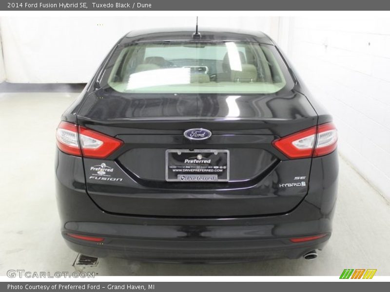 Tuxedo Black / Dune 2014 Ford Fusion Hybrid SE