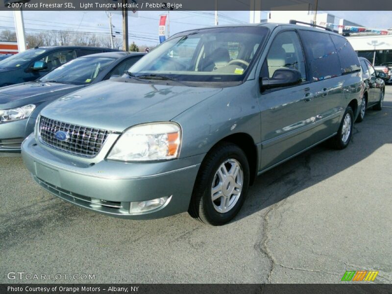 Front 3/4 View of 2007 Freestar SEL