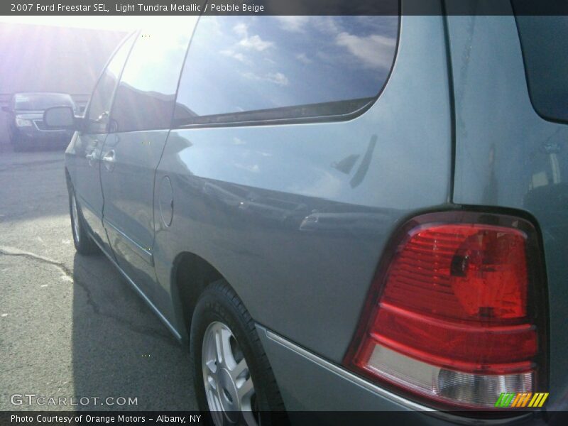 Light Tundra Metallic / Pebble Beige 2007 Ford Freestar SEL