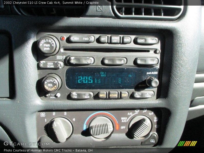 Summit White / Graphite 2002 Chevrolet S10 LS Crew Cab 4x4