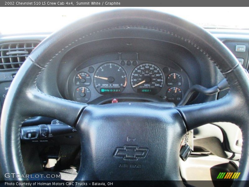 Summit White / Graphite 2002 Chevrolet S10 LS Crew Cab 4x4