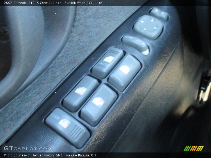 Summit White / Graphite 2002 Chevrolet S10 LS Crew Cab 4x4