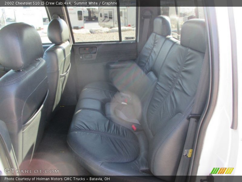 Summit White / Graphite 2002 Chevrolet S10 LS Crew Cab 4x4