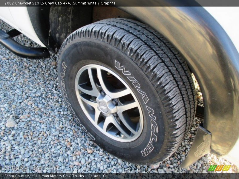 Summit White / Graphite 2002 Chevrolet S10 LS Crew Cab 4x4