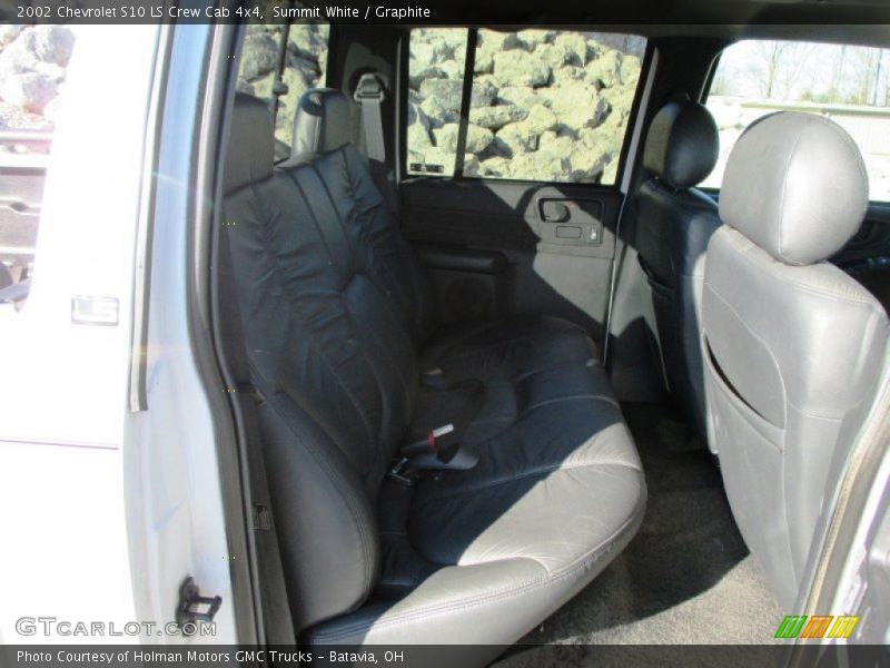 Summit White / Graphite 2002 Chevrolet S10 LS Crew Cab 4x4