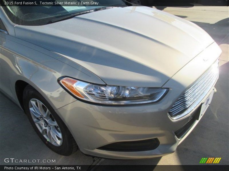Tectonic Silver Metallic / Earth Gray 2015 Ford Fusion S