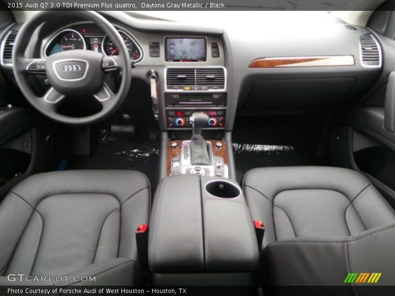Dashboard of 2015 Q7 3.0 TDI Premium Plus quattro