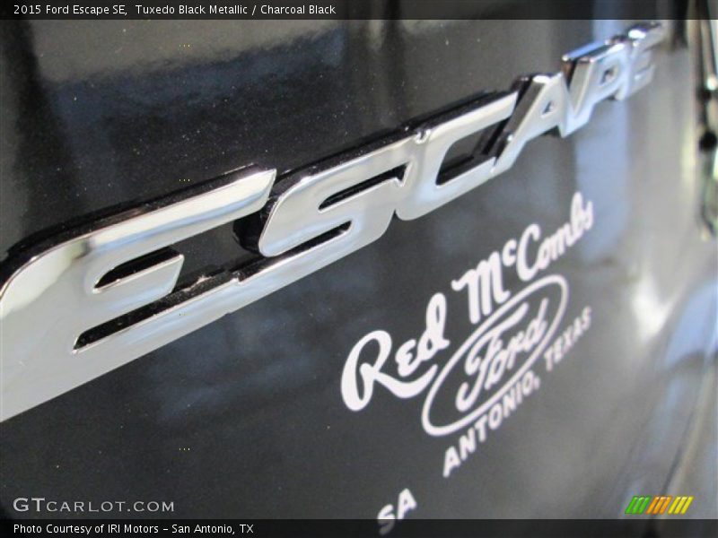 Tuxedo Black Metallic / Charcoal Black 2015 Ford Escape SE