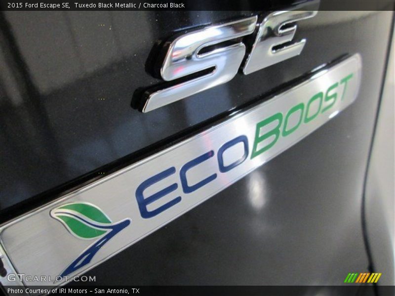 Tuxedo Black Metallic / Charcoal Black 2015 Ford Escape SE