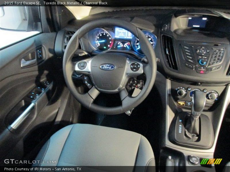 Tuxedo Black Metallic / Charcoal Black 2015 Ford Escape SE
