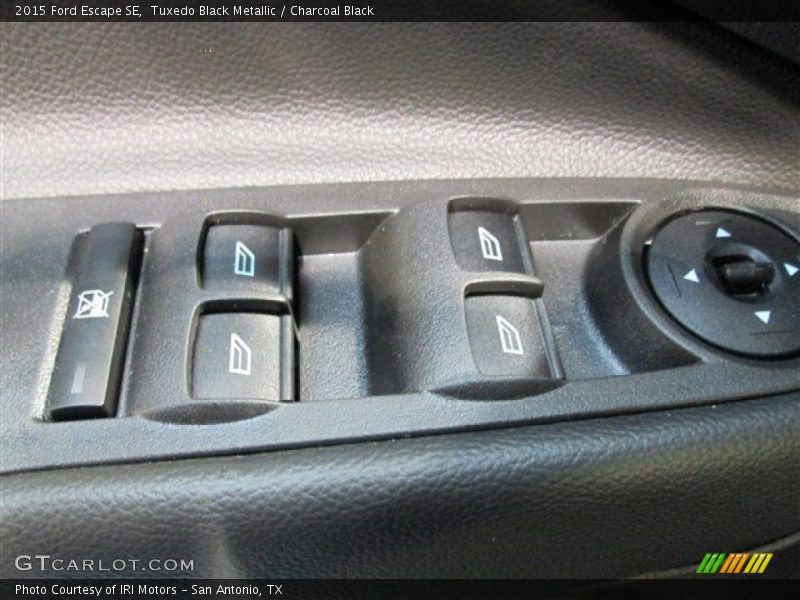 Tuxedo Black Metallic / Charcoal Black 2015 Ford Escape SE