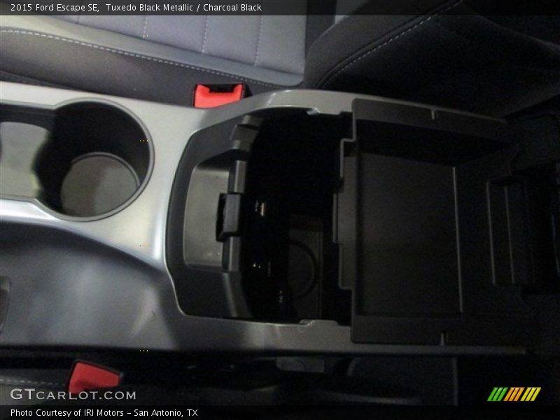 Tuxedo Black Metallic / Charcoal Black 2015 Ford Escape SE