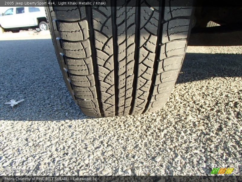 Light Khaki Metallic / Khaki 2005 Jeep Liberty Sport 4x4