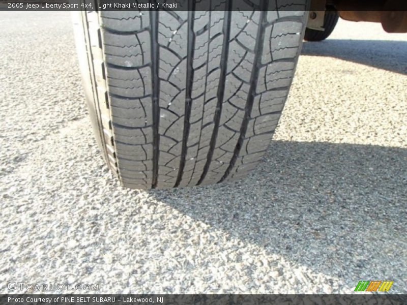 Light Khaki Metallic / Khaki 2005 Jeep Liberty Sport 4x4