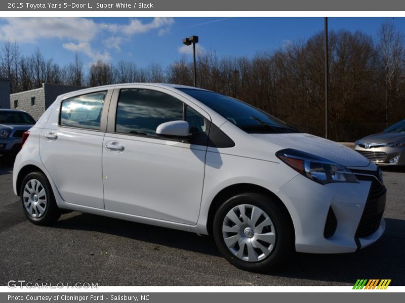Super White / Black 2015 Toyota Yaris 5-Door L