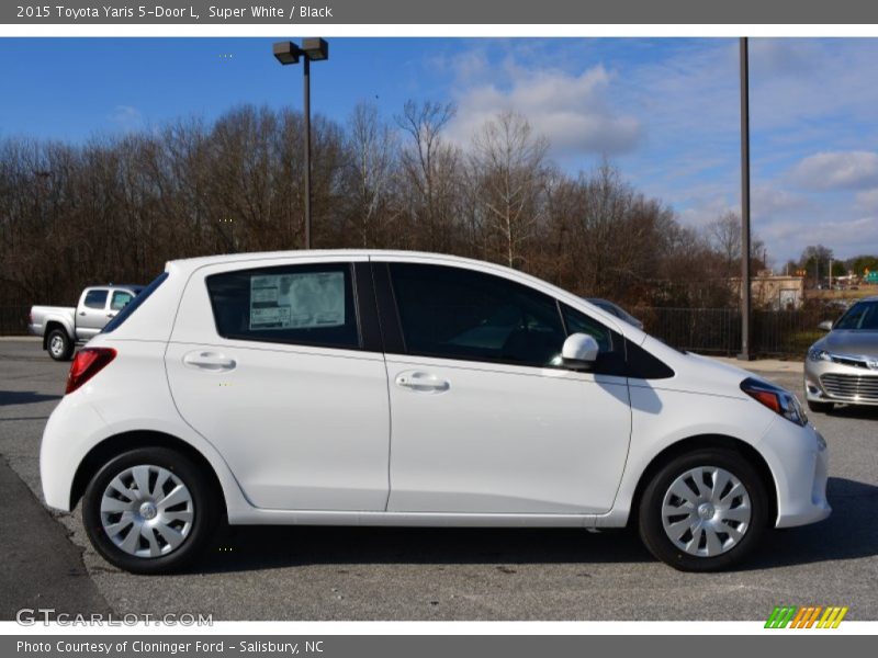  2015 Yaris 5-Door L Super White
