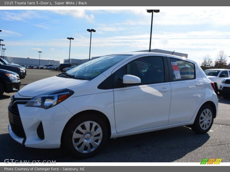 Super White / Black 2015 Toyota Yaris 5-Door L