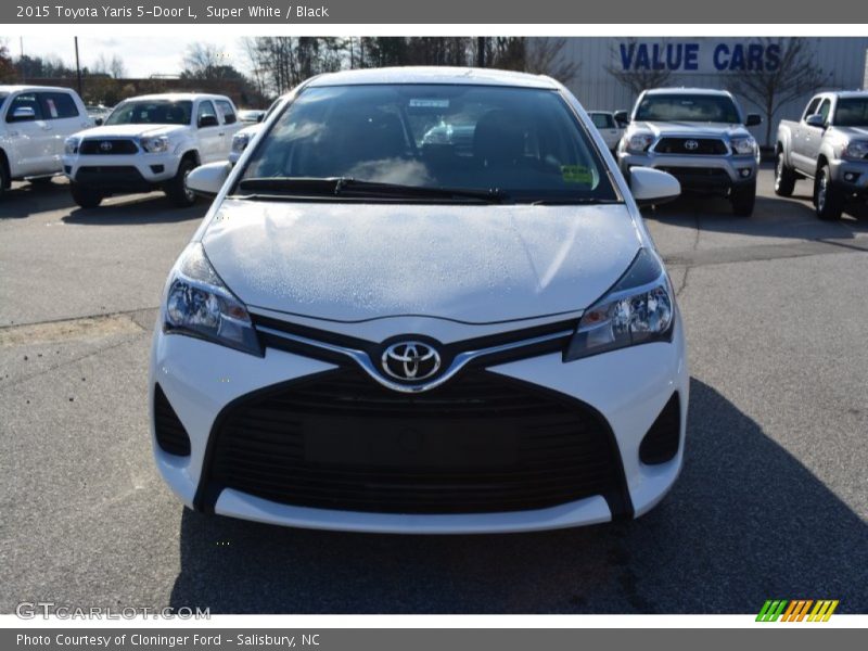 Super White / Black 2015 Toyota Yaris 5-Door L