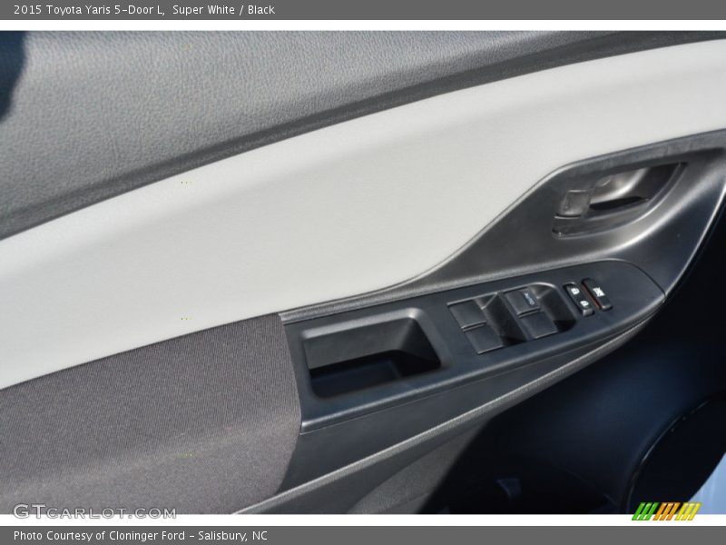 Super White / Black 2015 Toyota Yaris 5-Door L