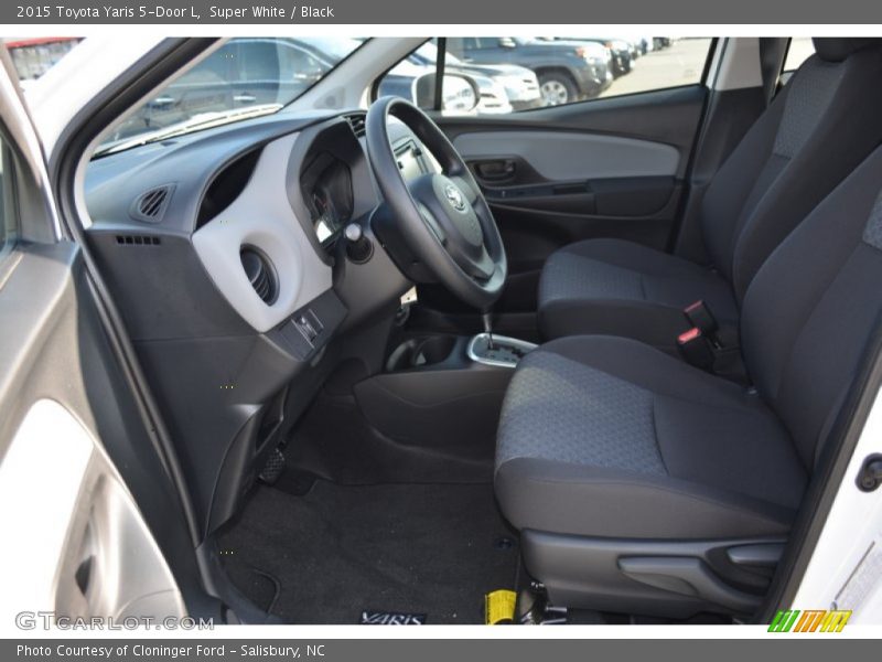 Super White / Black 2015 Toyota Yaris 5-Door L